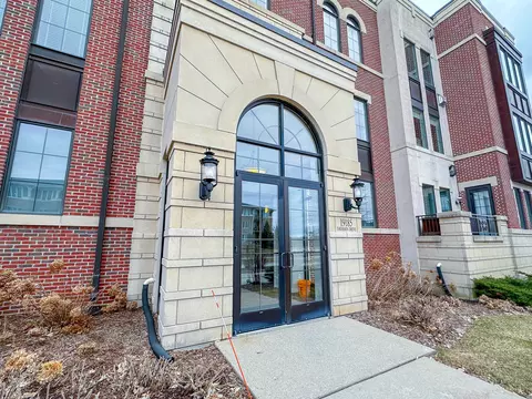 19185 Thomson #204, Brookfield, WI 53045