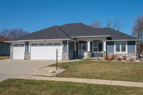 738 Willow Bnd, Waterford, WI 53185