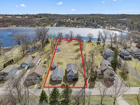 3559 North Shr, Hubertus, WI 53033