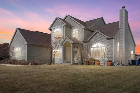 4732 W Woodward, Franklin, WI 53132