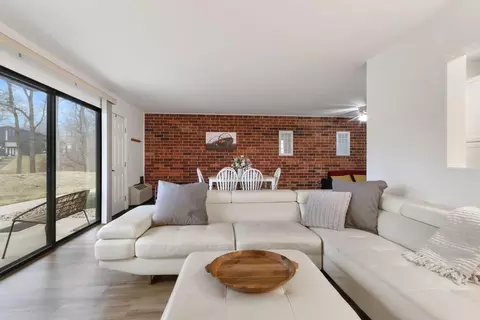 6 Zurich #6-05, Geneva, WI 53147