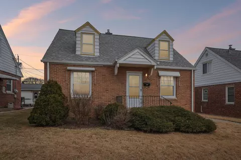 3622 S 16th, Milwaukee, WI 53221
