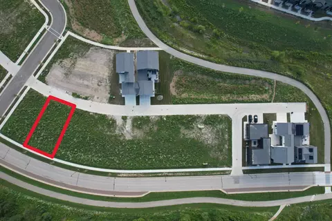 9423 S Lake Vis, Oak Creek, WI 53154