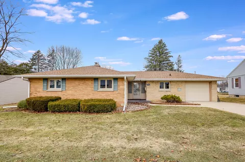 3702 Schroeder, Manitowoc, WI 54220