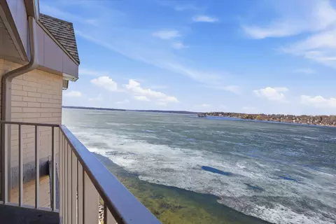 130 W Wisconsin #23, Pewaukee, WI 53072