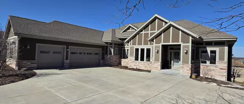 3926 Oakmont, Waukesha, WI 53188