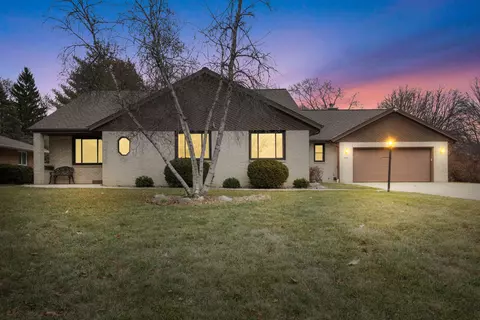 4916 S 82nd, Greenfield, WI 53220