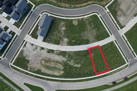 9463 E Lake Vis, Oak Creek, WI 53154