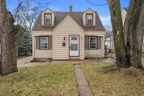 4521 S Lenox, Milwaukee, WI 53207
