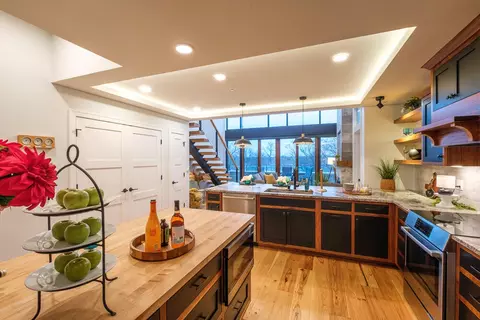 215 E Pleasant #507, Oconomowoc, WI 53066