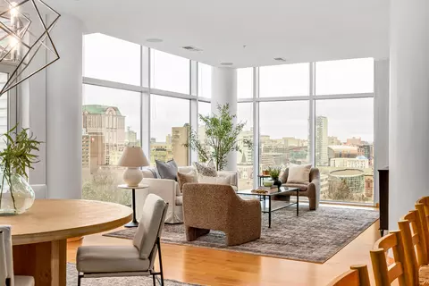 601 E Ogden #810, Milwaukee, WI 53202