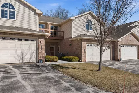 17940 W Jacobs Rdg, New Berlin, WI 53146