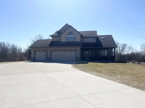 7439 Lee, Hartford, WI 53027