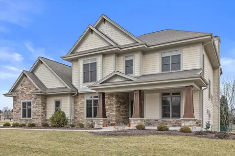 w243n2743 Creekside, Pewaukee, WI 53072