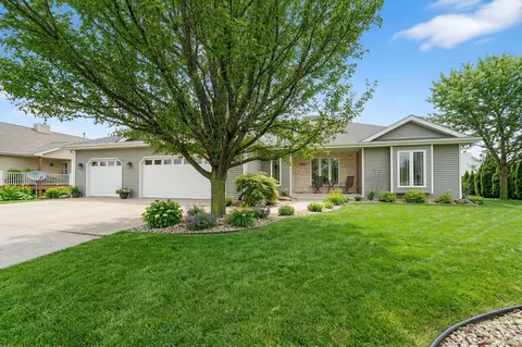 8910 S River Edge, Oak Creek, WI 53154
