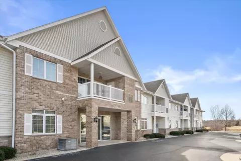 1275 Shadowood #105, West Bend, WI 53095