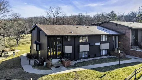 80 Lausanne #80-08, Geneva, WI 53147
