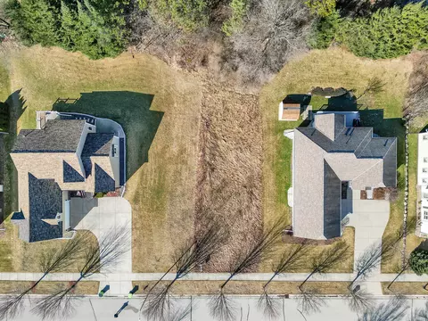 1503 Red Oak, Hartford, WI 53027