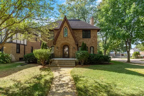 4685 N Woodburn, Whitefish Bay, WI 53211