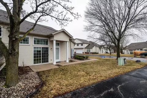 2412 Fox Riv #G, Waukesha, WI 53189
