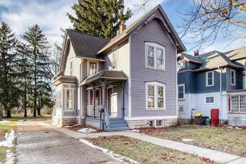 318 N Hartwell, Waukesha, WI 53186