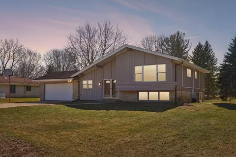 11817 W Grange, Hales Corners, WI 53130