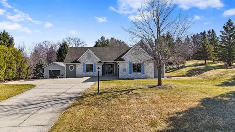 w296s2982 Molly, Genesee, WI 53188