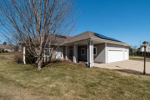 2308 Coldwater Crk, Waukesha, WI 53188
