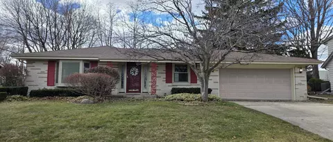 7965 S Wynbrook, Oak Creek, WI 53154