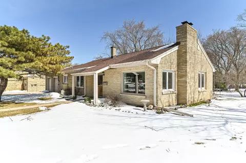 4230 S Packard, Saint Francis, WI 53235