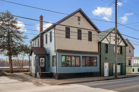 39 39 12 N Shr, Fountain City, WI 54629