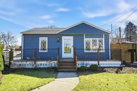 2801 E Rhode Is, Milwaukee, WI 53207