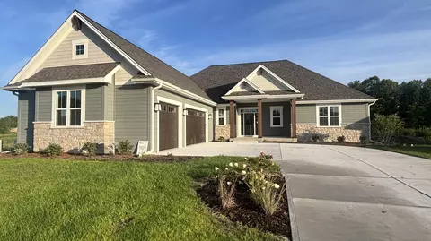 n51w18847 Quietwood, Menomonee Falls, WI 53051