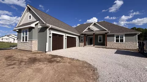 n51w18847 Quietwood, Menomonee Falls, WI 53051