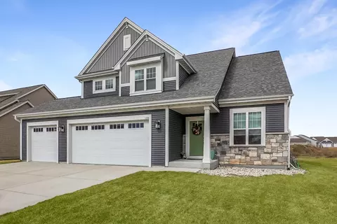 1390 Foxwood, Oconomowoc, WI 53066