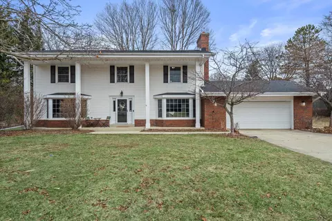 8710 W Hawthorne, Franklin, WI 53132