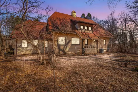 6789 N Elm Tree, Glendale, WI 53217