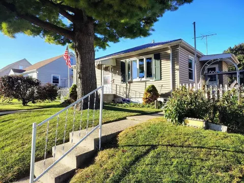 1722 Manitoba, South Milwaukee, WI 53172