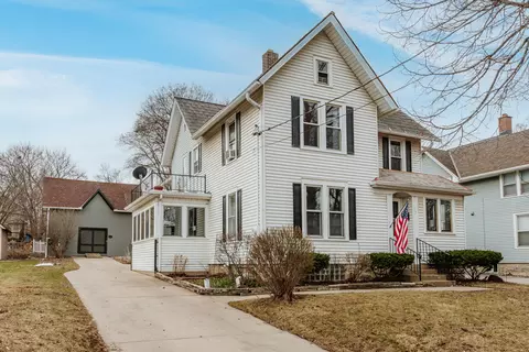 517 Mccall, Waukesha, WI 53186