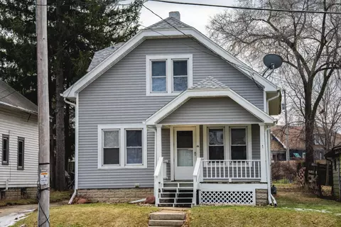 454 W Kilbourn, West Bend, WI 53095