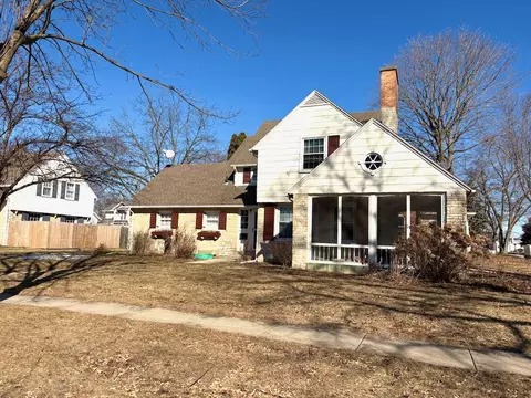 12 E Rockwell, Elkhorn, WI 53121