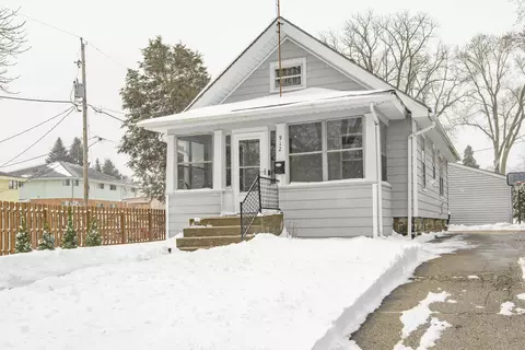 912 Blackstone, Waukesha, WI 53186
