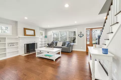 812 Van Slyke, Fontana, WI 53125