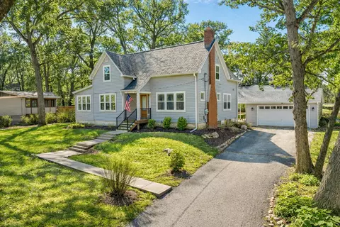 812 Van Slyke, Fontana, WI 53125