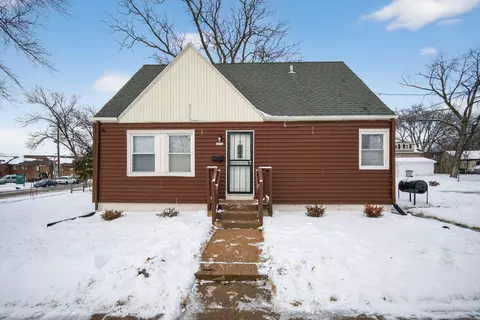 4216 W Sheridan, Milwaukee, WI 53209