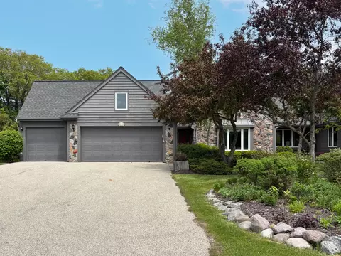 2618 W Lake Park, Mequon, WI 53092