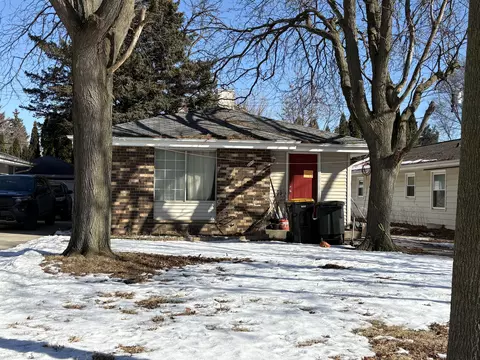 2050 N 113th, Wauwatosa, WI 53226