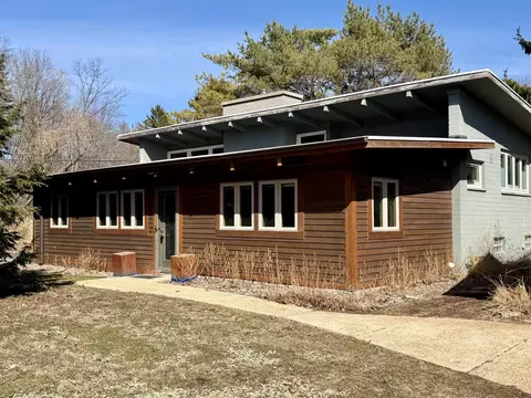809 W Riverview, Glendale, WI 53209