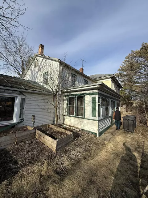 143 Waukesha, Eagle, WI 53119