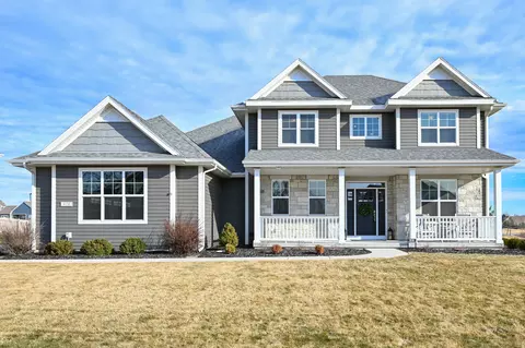 8130 W Mourning Dove, Mequon, WI 53097